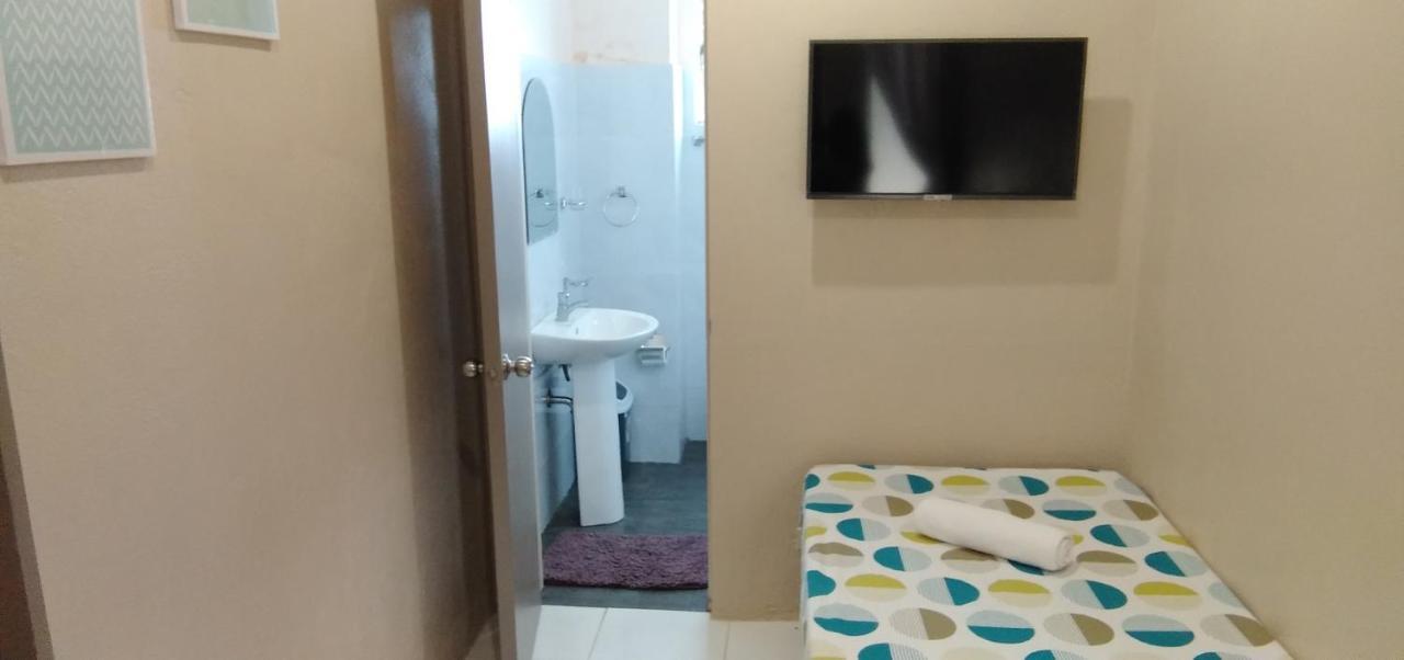 Claytown Pension House Dumaguete City Buitenkant foto