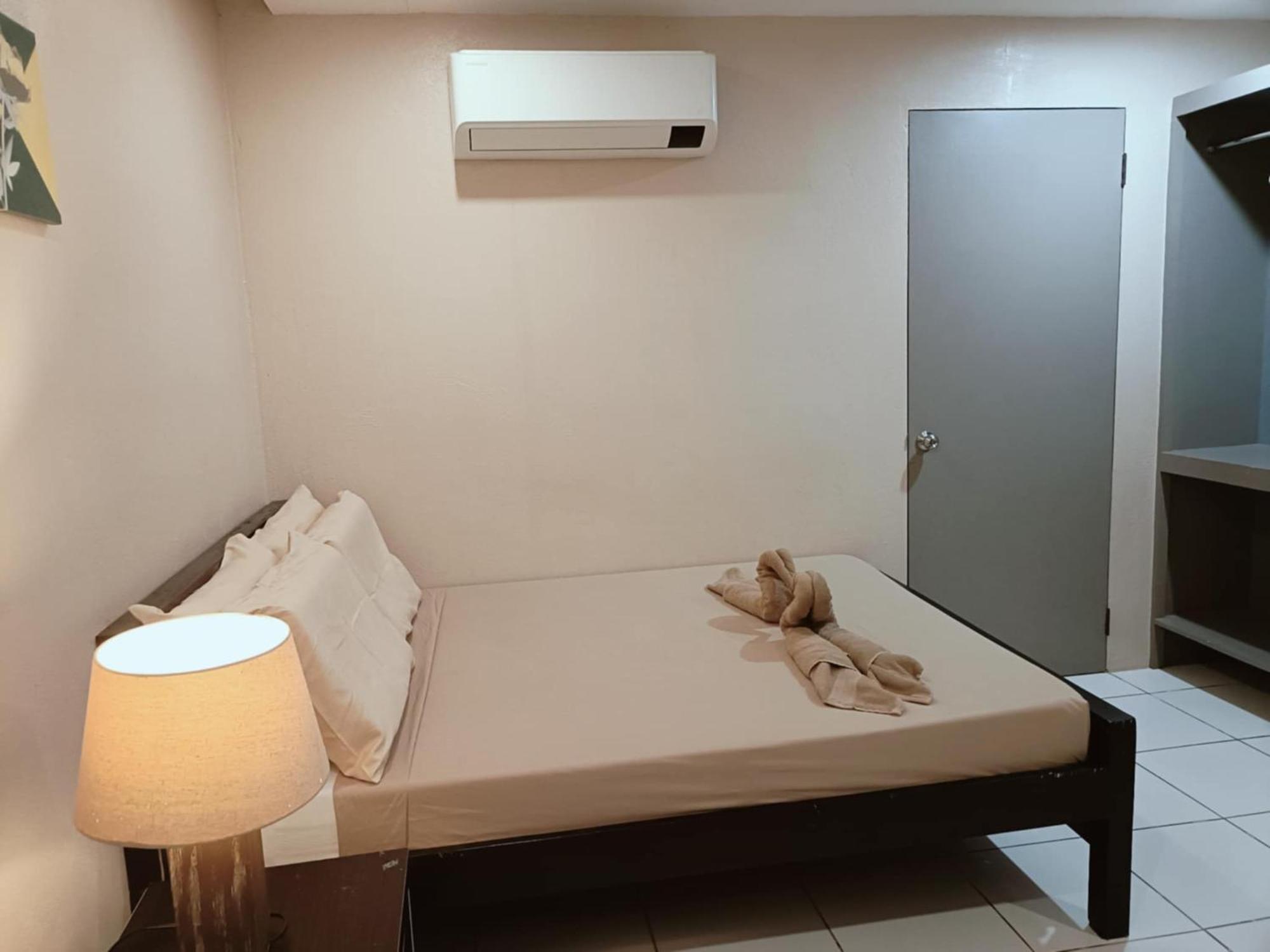 Claytown Pension House Dumaguete City Buitenkant foto