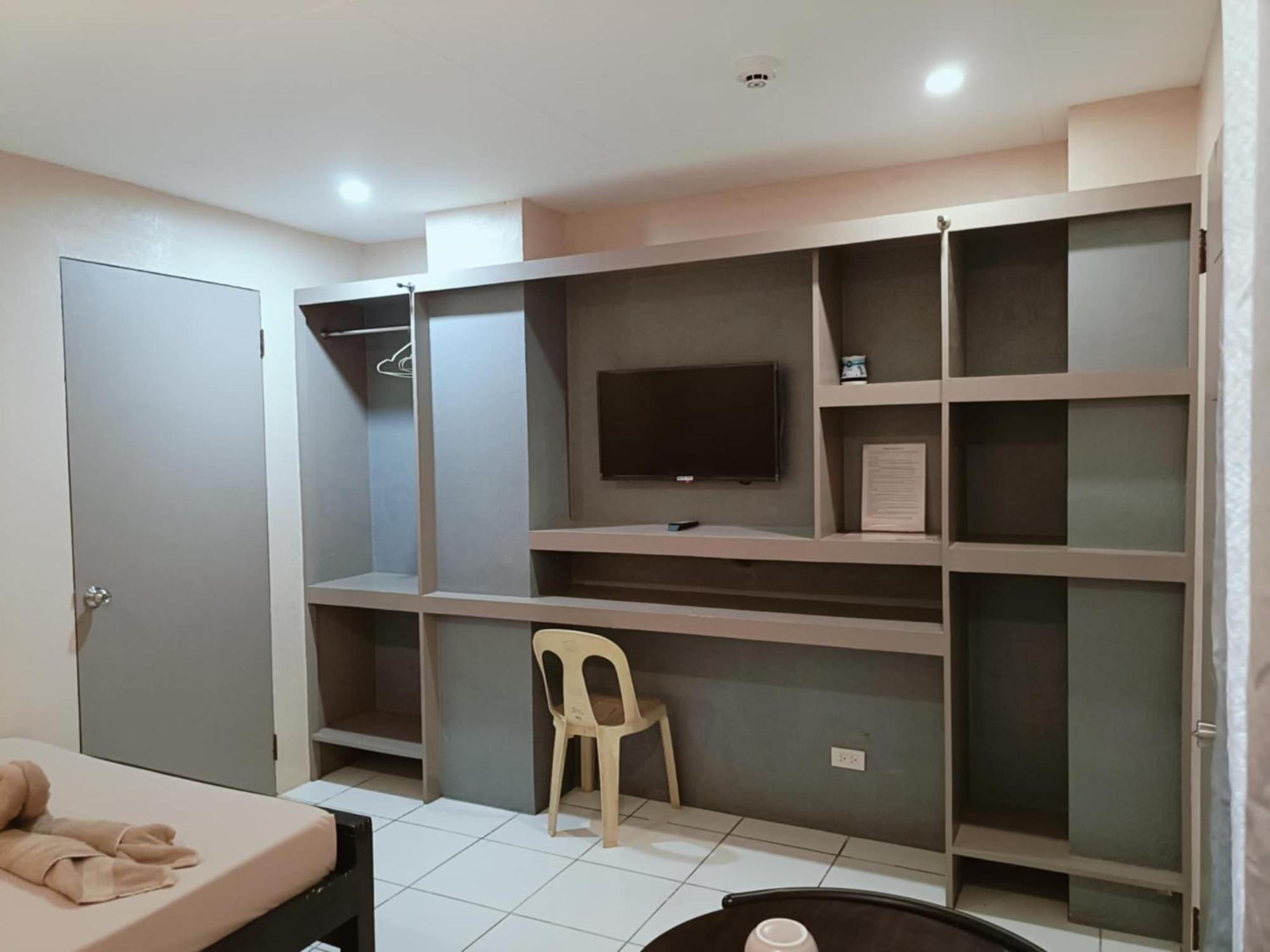 Claytown Pension House Dumaguete City Buitenkant foto