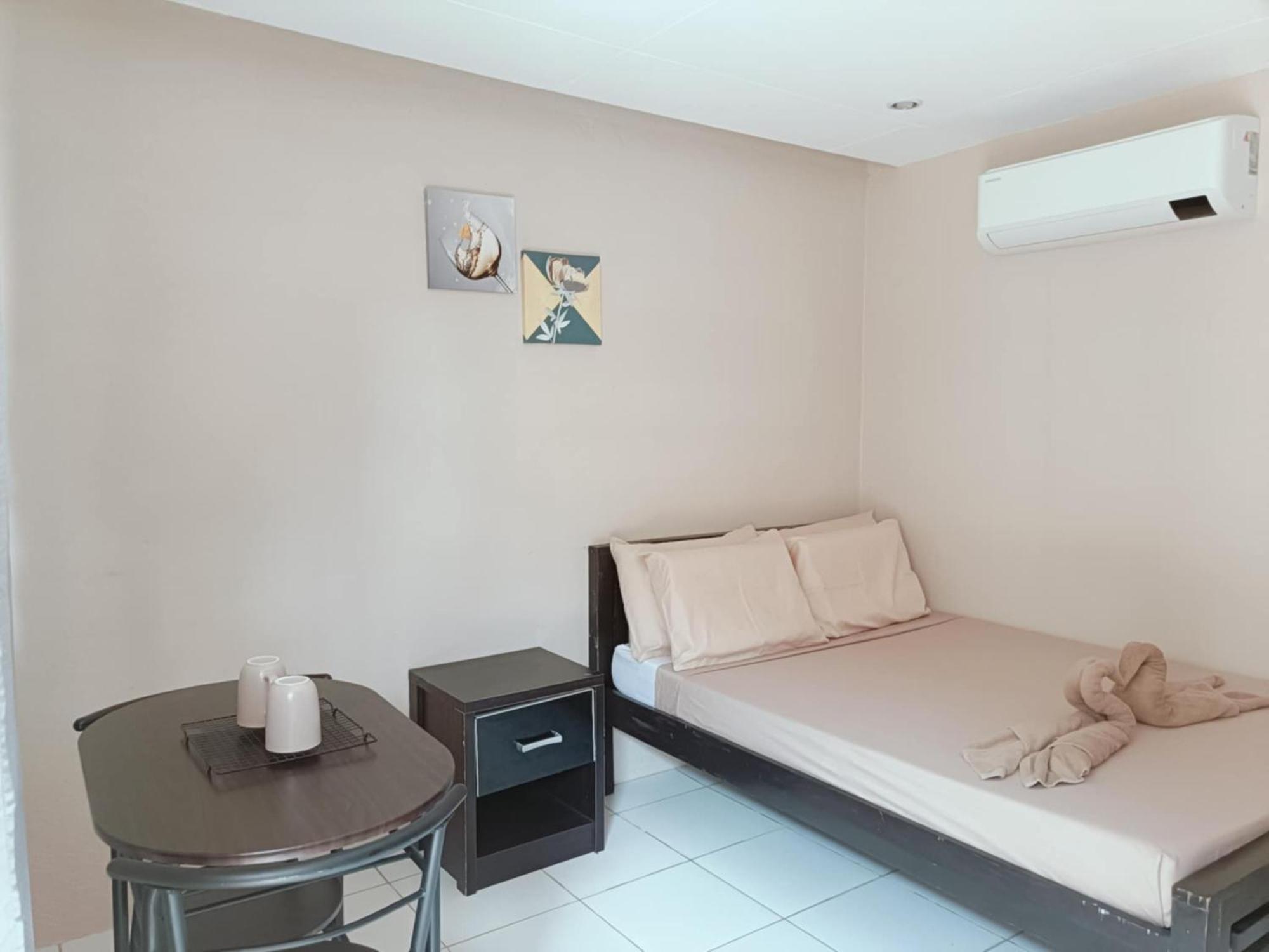 Claytown Pension House Dumaguete City Buitenkant foto