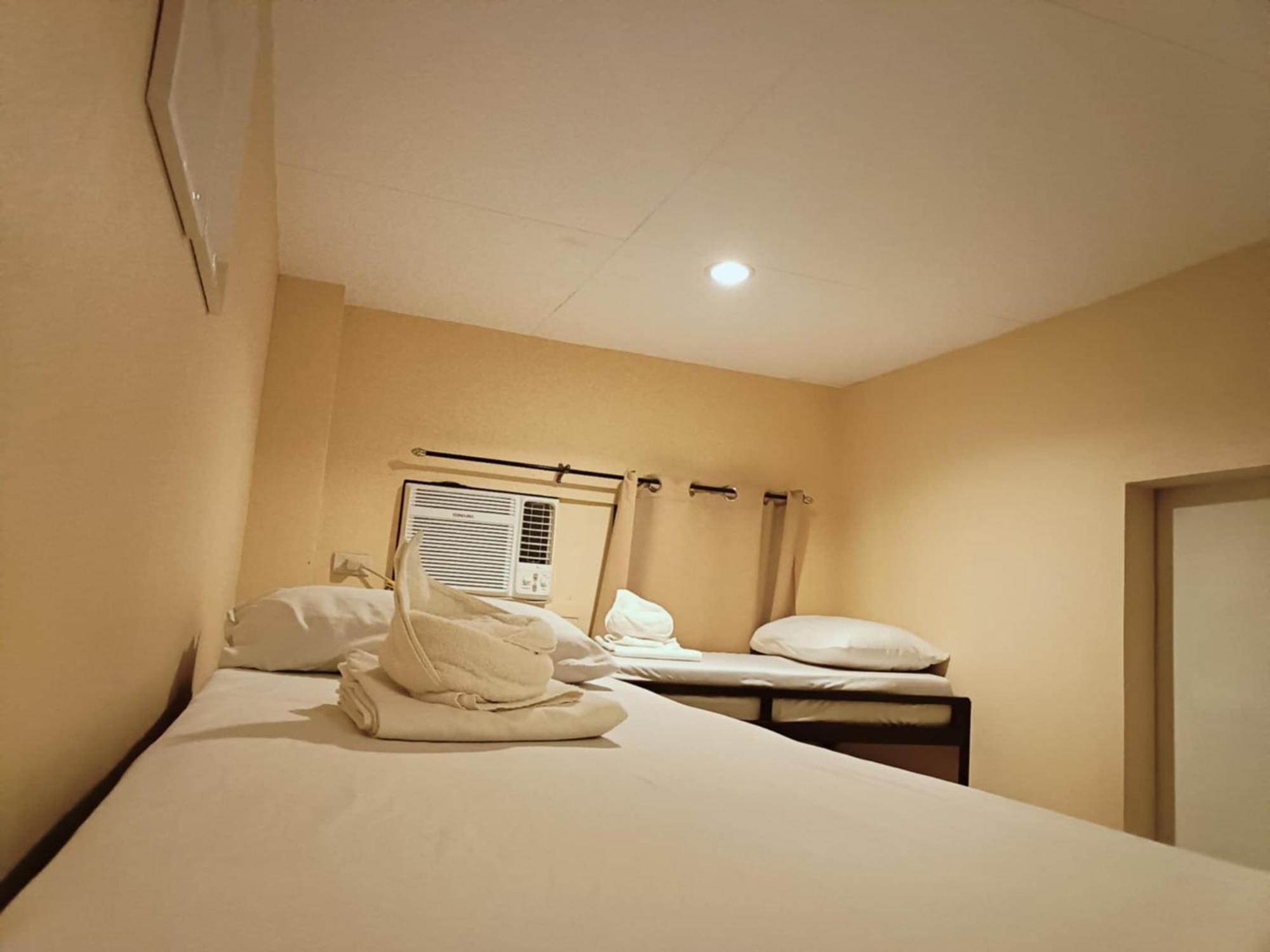 Claytown Pension House Dumaguete City Buitenkant foto