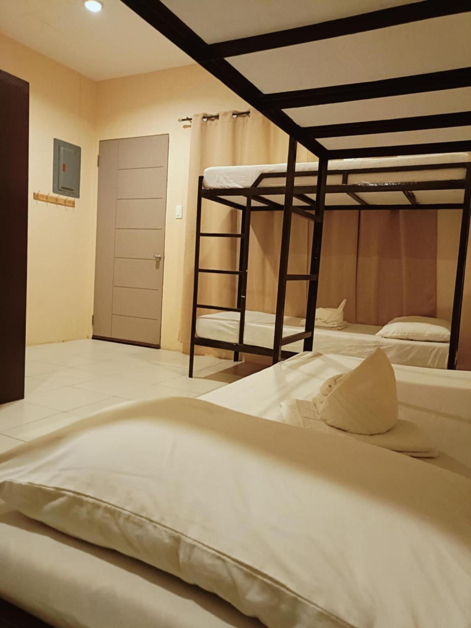 Claytown Pension House Dumaguete City Buitenkant foto