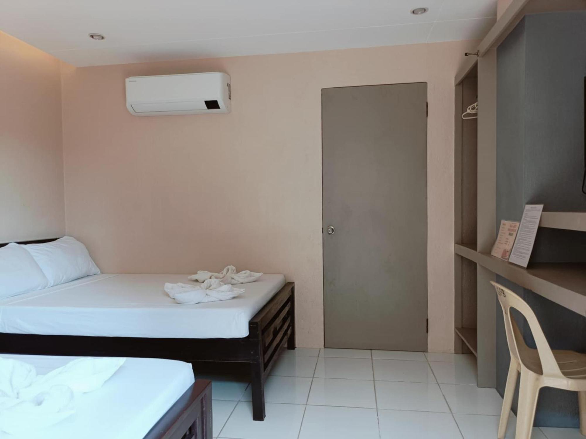 Claytown Pension House Dumaguete City Buitenkant foto
