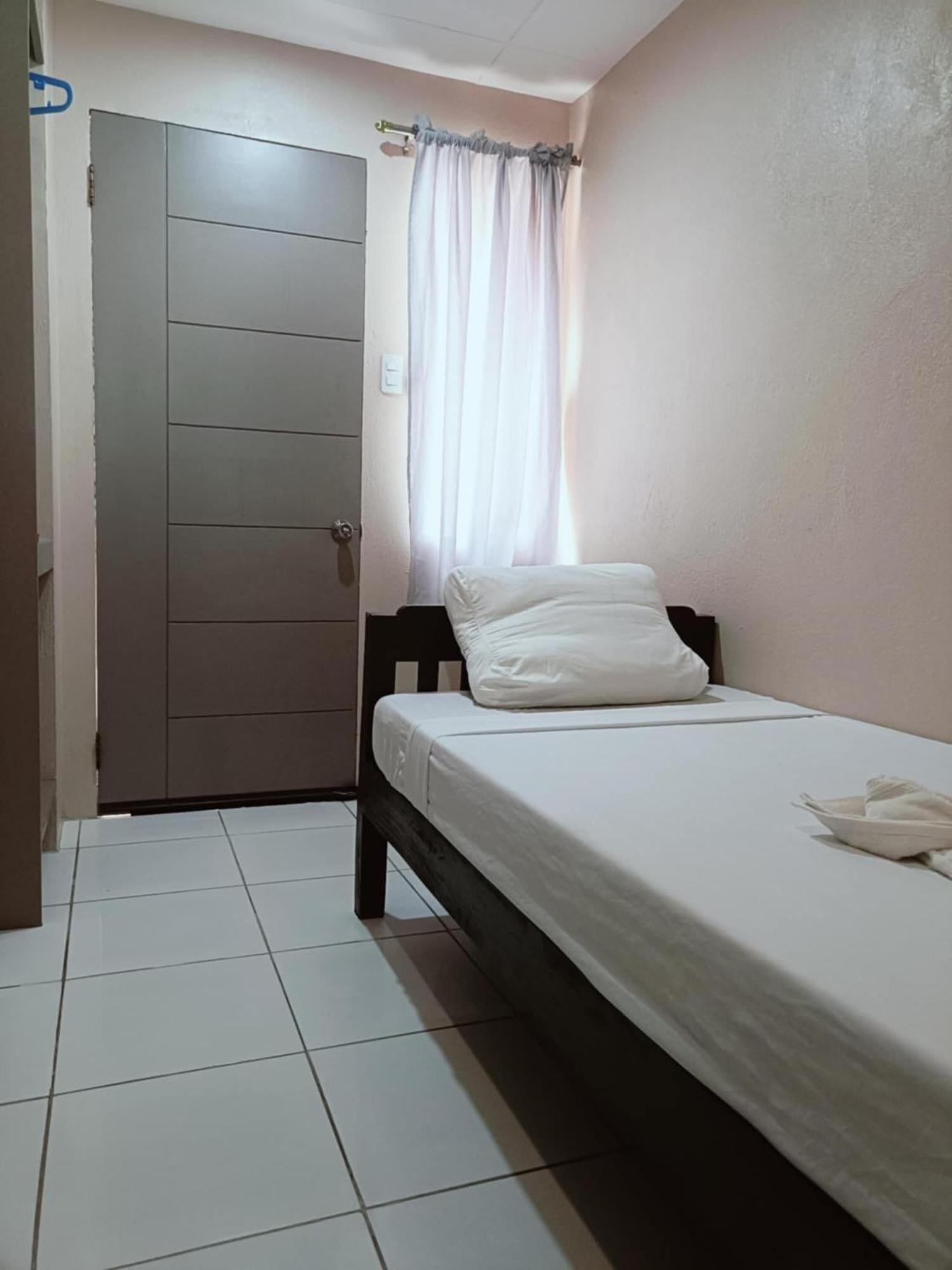 Claytown Pension House Dumaguete City Buitenkant foto