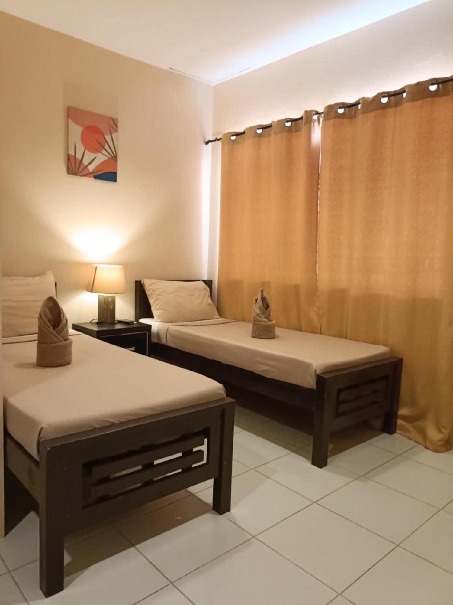 Claytown Pension House Dumaguete City Buitenkant foto