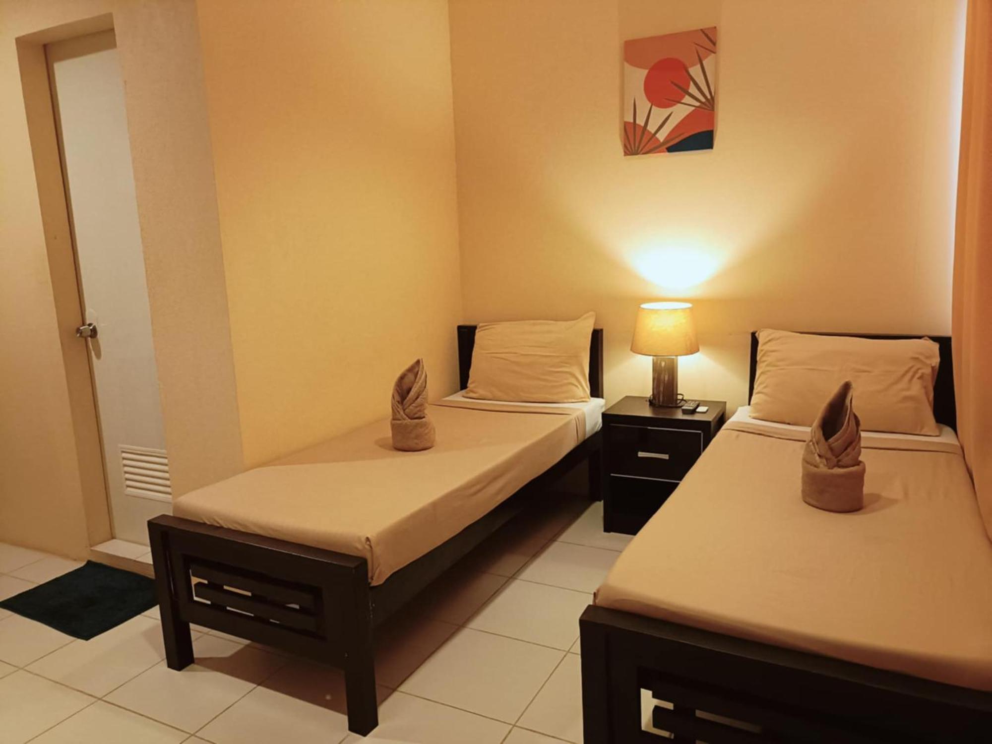 Claytown Pension House Dumaguete City Buitenkant foto