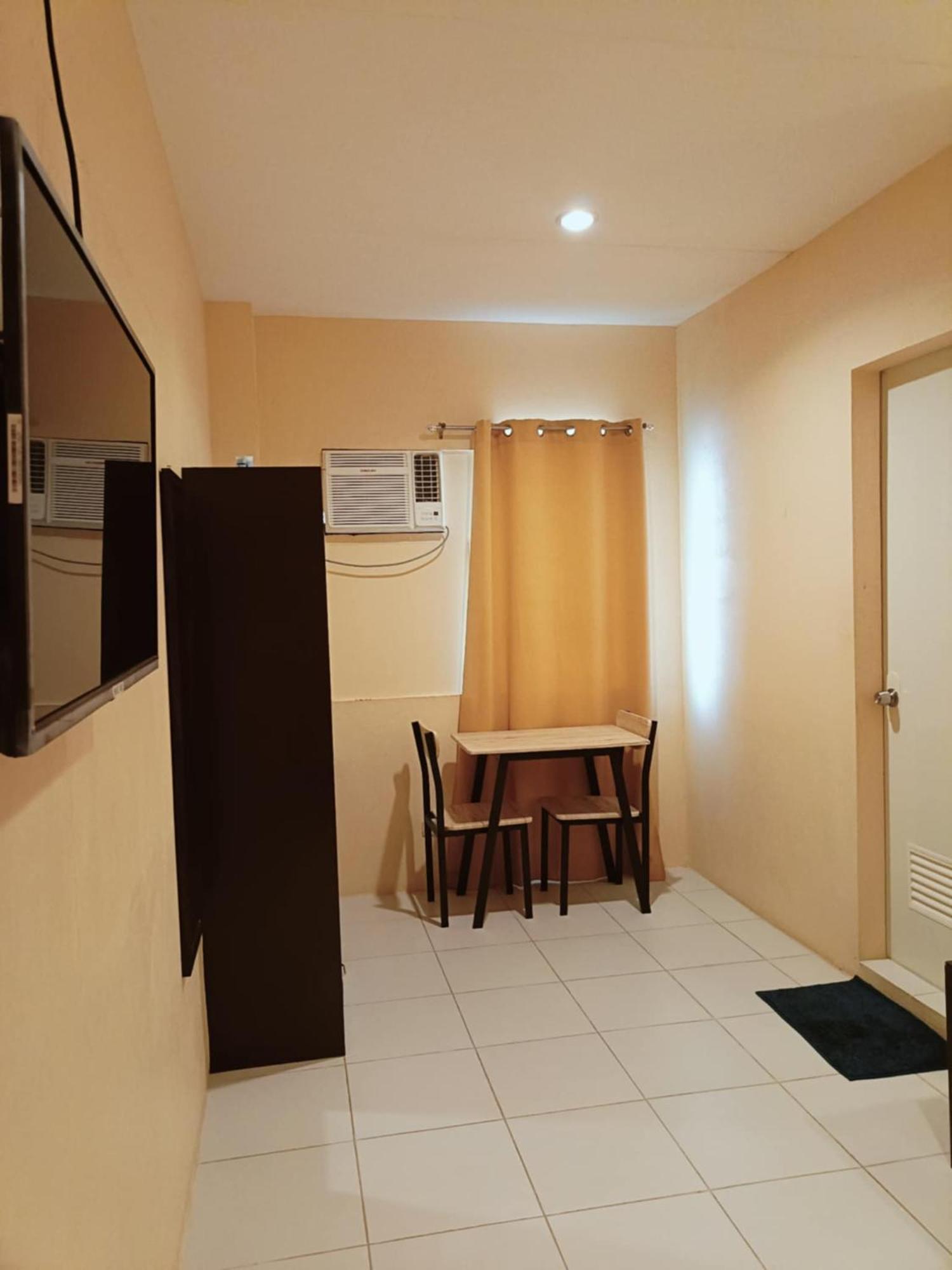 Claytown Pension House Dumaguete City Buitenkant foto